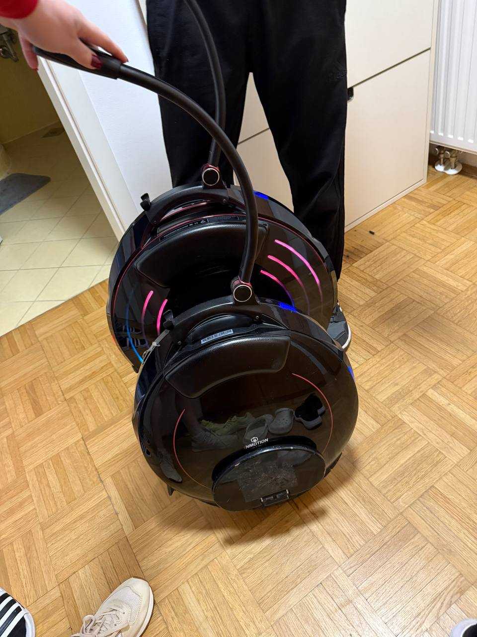 Izgubljen predmet: unicycle inmotion v10f